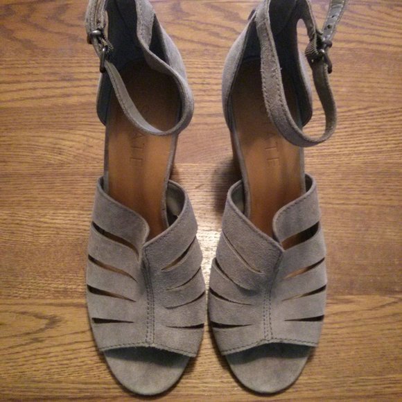 Retro Suede Chunky Heeled Sandals Size 9